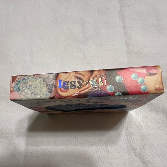 BH Cosmetics X Iggy Azalea Totally 2000's 9 Color Shadow Palette in Blue Fur - Picture 7 of 7